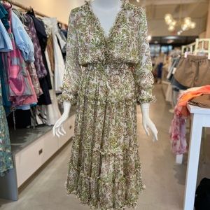 Misa Midi floral dress! Multiple sizes. Green,tan and white.